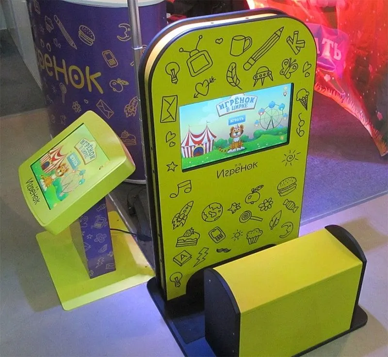 Детский терминал интерактивный сенсорный настенный