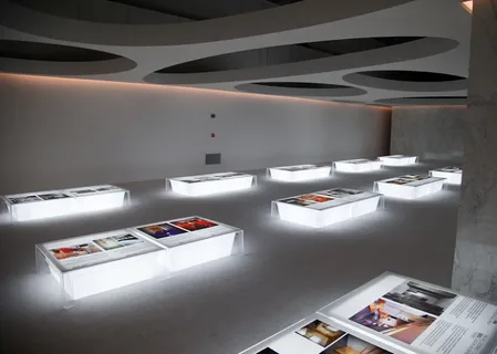 Интерактивная витрина для музея напольная