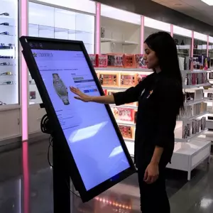 Большой сенсорный монитор для магазинов