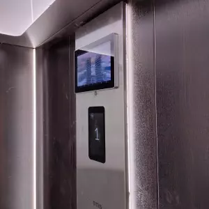 Мониторы в лифт для  Бизнес-центра