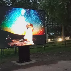 Монитор с высокой яркостью для улицы — четкое изображение при любом освещении